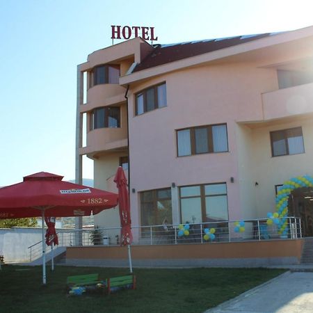 Семеен Хотел Дани Asenovgrad Exterior foto